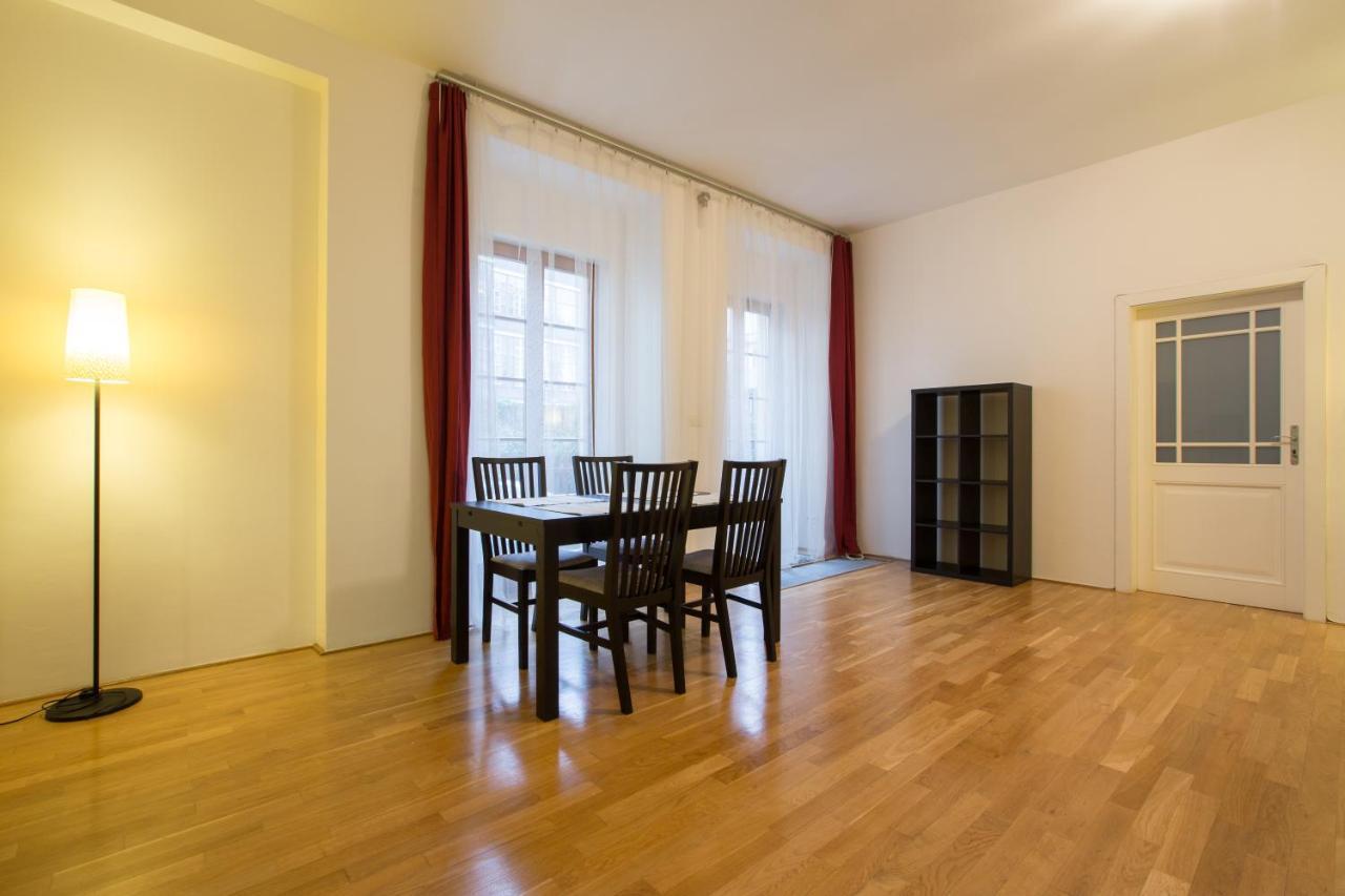 Elegant Apartment With Free Garage In The Center Of Prague Exterior photo