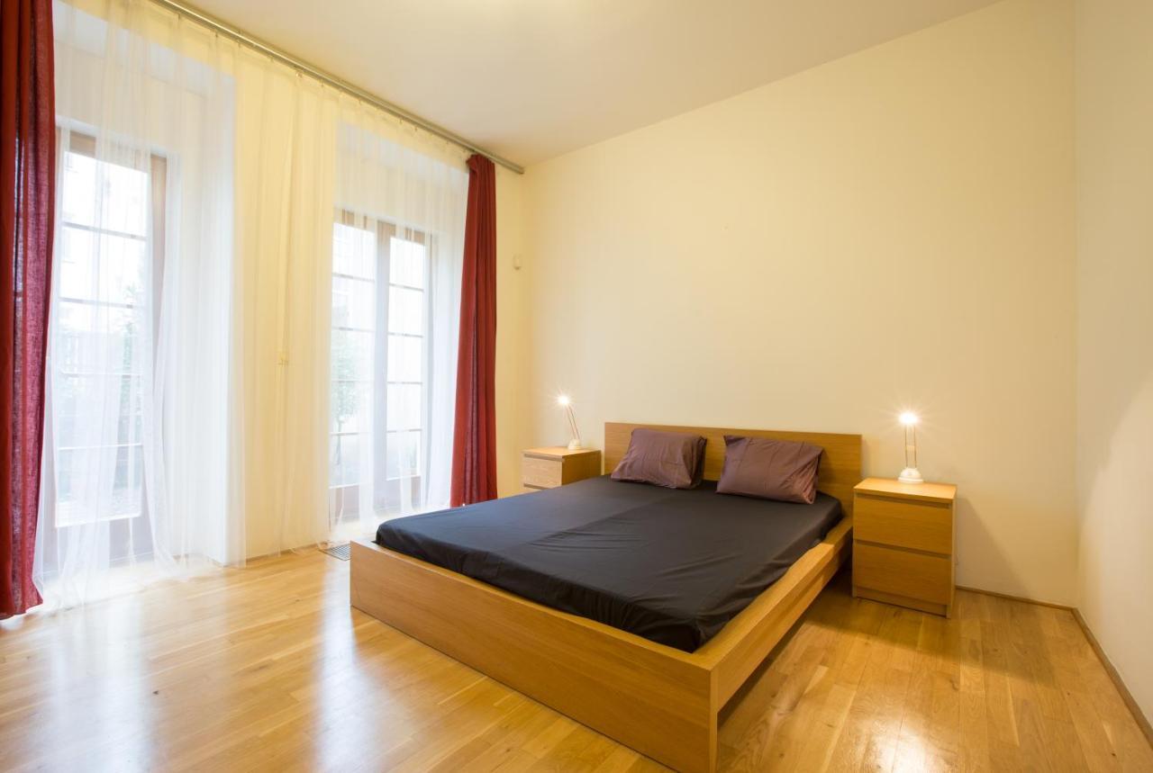 Elegant Apartment With Free Garage In The Center Of Prague Exterior photo