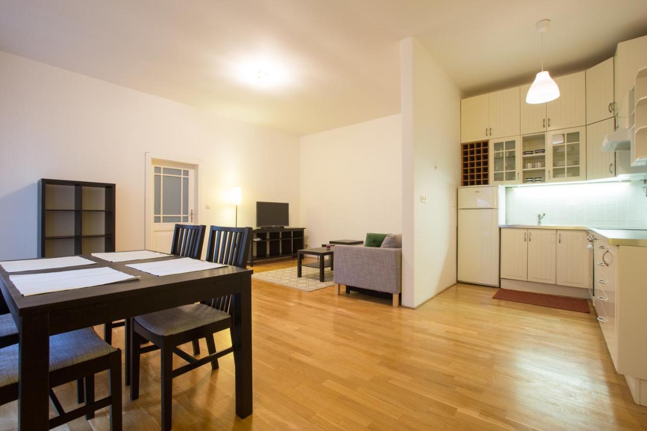 Elegant Apartment With Free Garage In The Center Of Prague Exterior photo